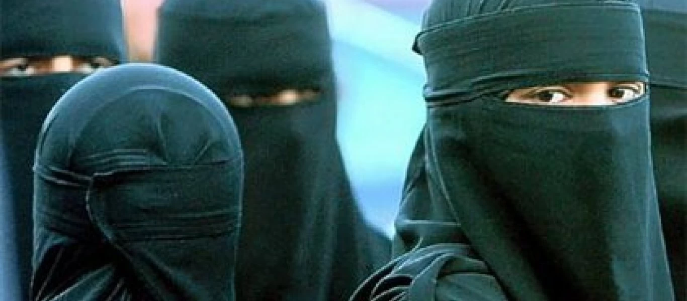 Τρεις γυναίκες στο Αφγανιστάν υπό την κυριαρχία των Ταλιμπάν: «Κανείς δεν πιστεύει όσα λένε»